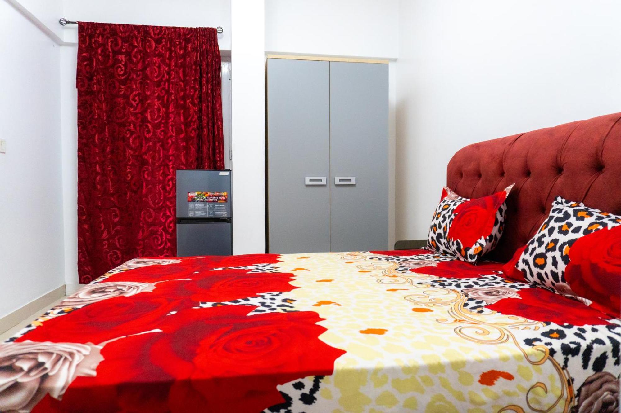 Chambres Meublees Avenue Cheikh Anta Diop Dakar Esterno foto
