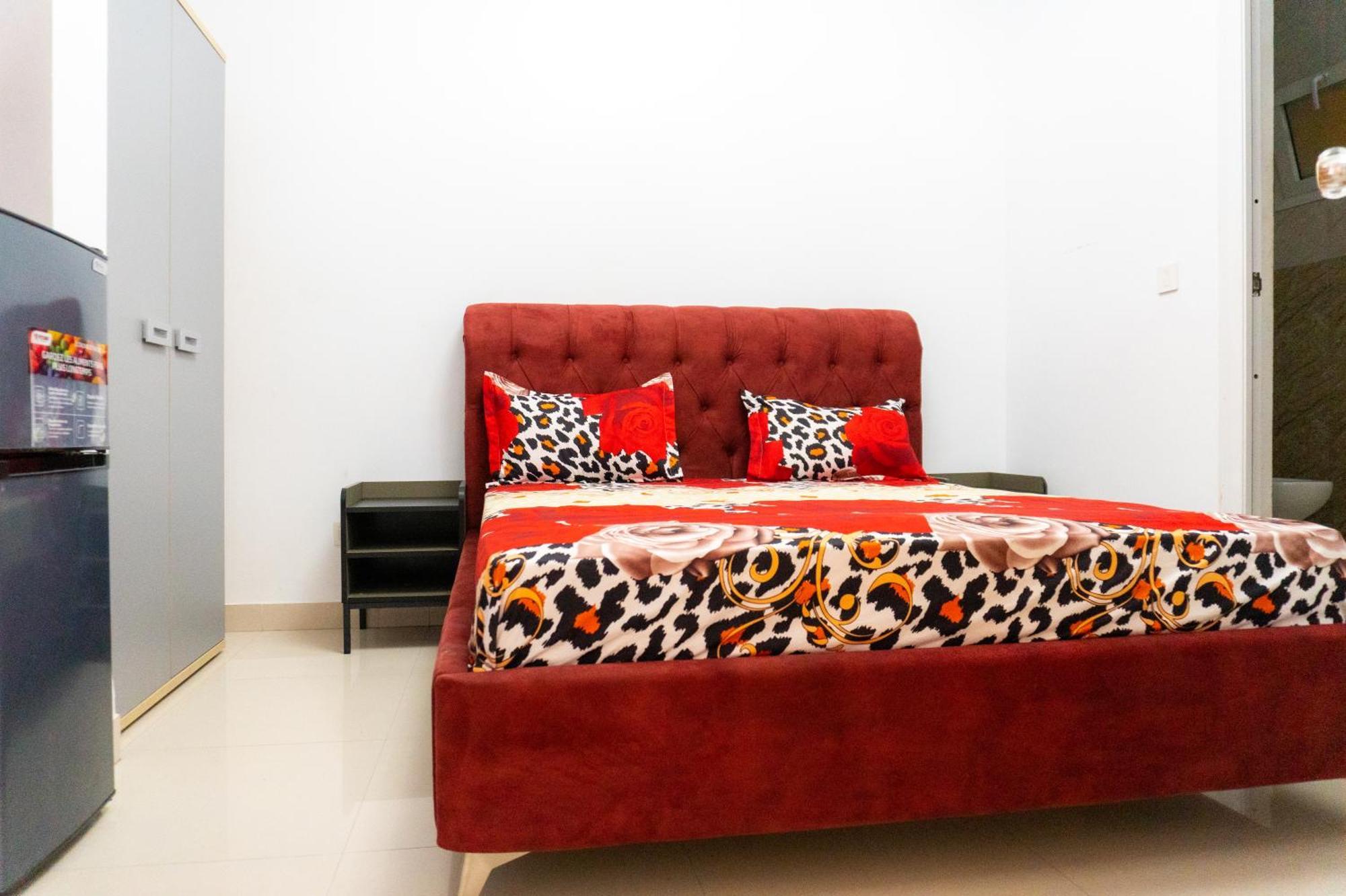 Chambres Meublees Avenue Cheikh Anta Diop Dakar Esterno foto
