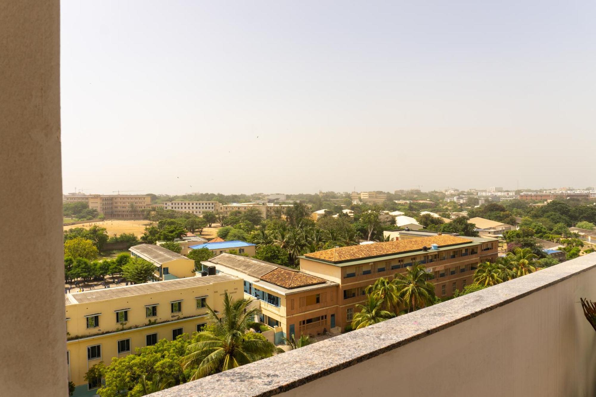 Chambres Meublees Avenue Cheikh Anta Diop Dakar Esterno foto