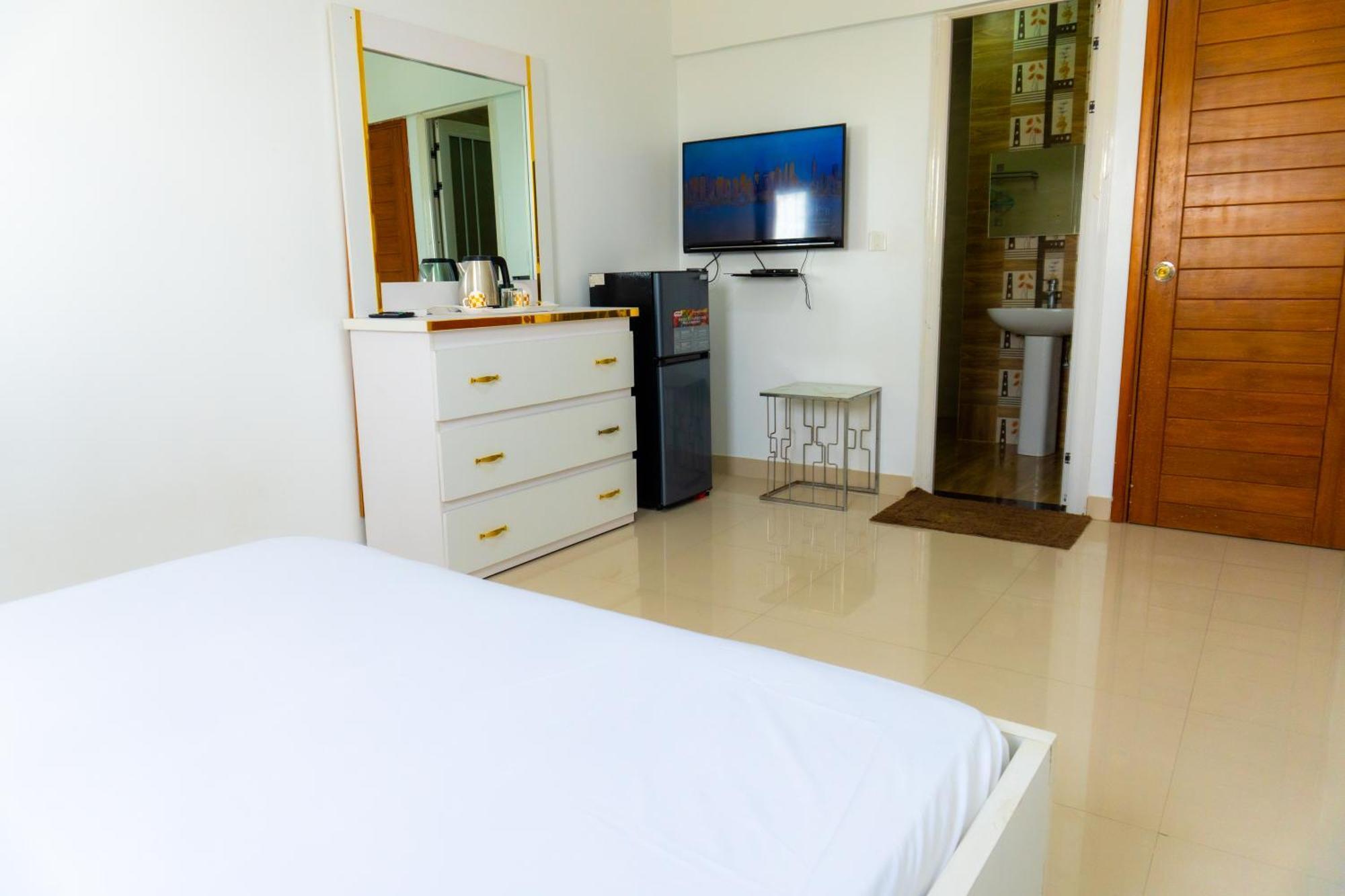 Chambres Meublees Avenue Cheikh Anta Diop Dakar Esterno foto