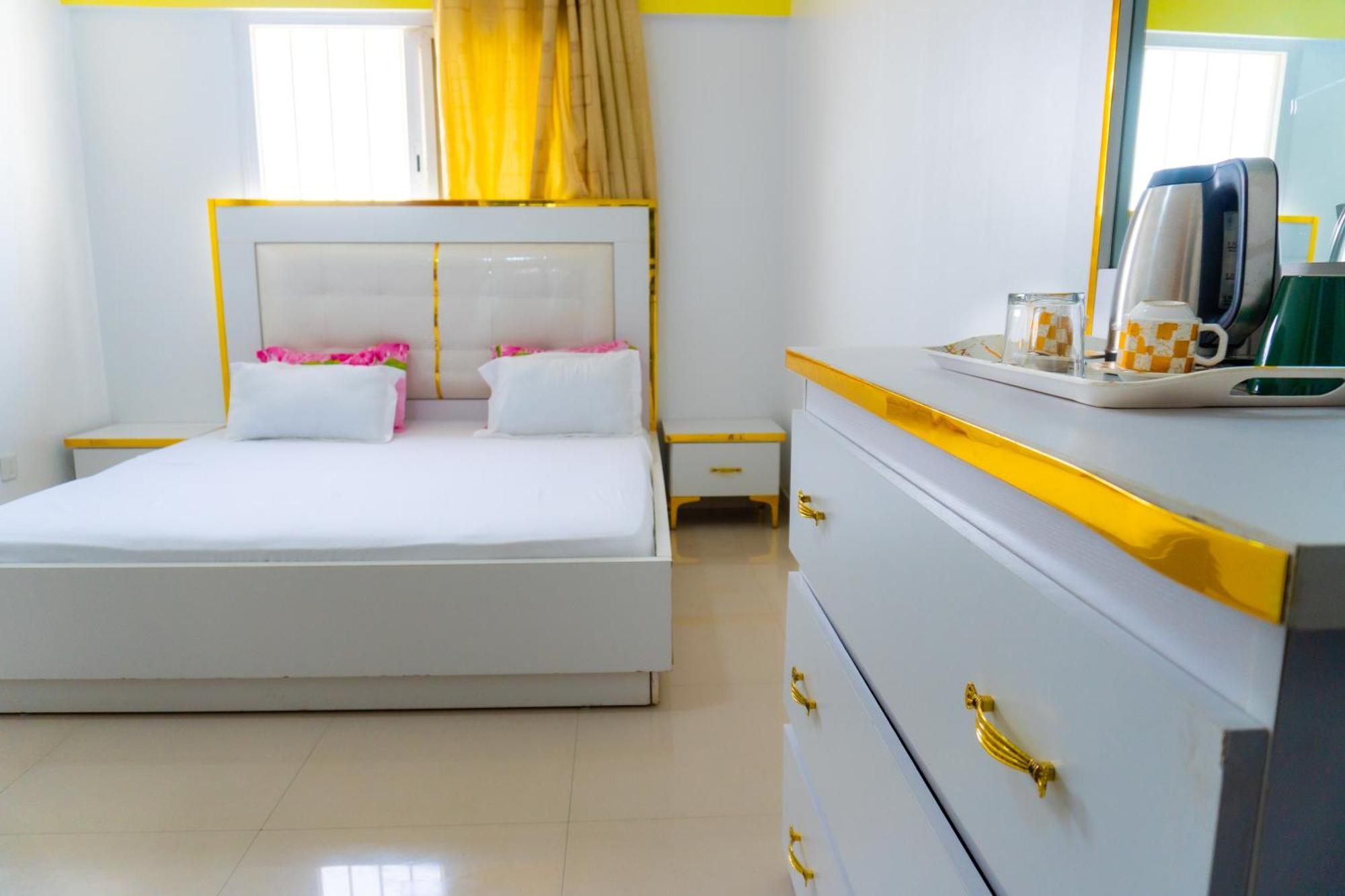 Chambres Meublees Avenue Cheikh Anta Diop Dakar Esterno foto