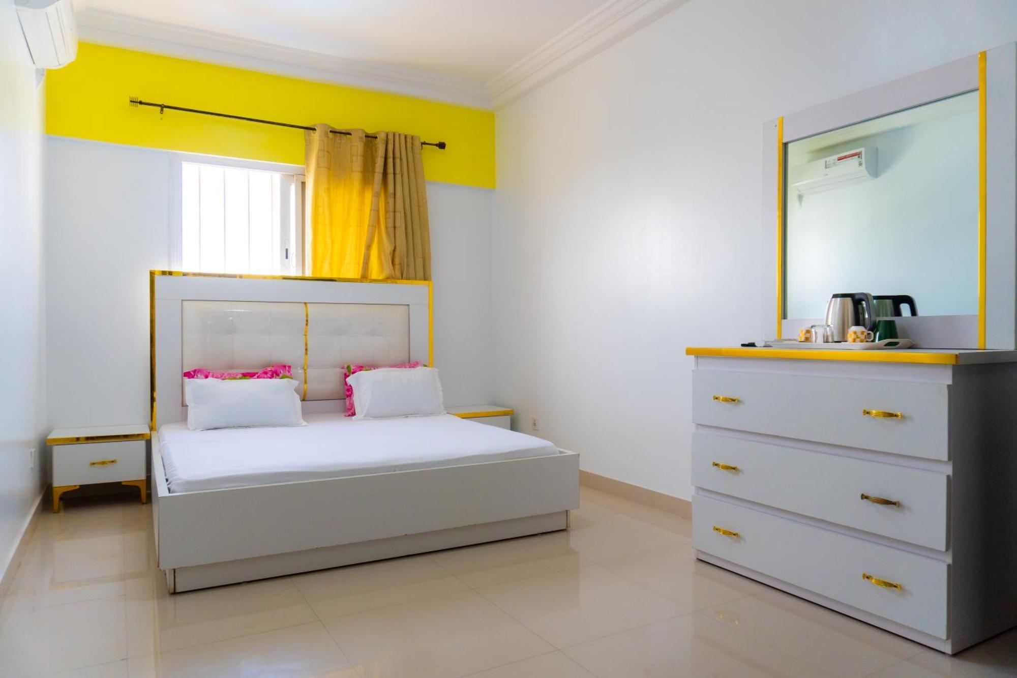 Chambres Meublees Avenue Cheikh Anta Diop Dakar Esterno foto